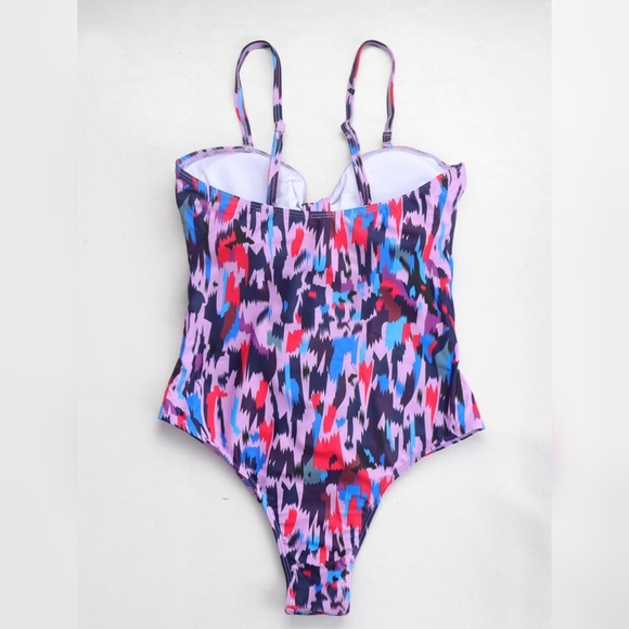 New Knot Cutout One-Piece Swimsuit - Picture 4 of 5